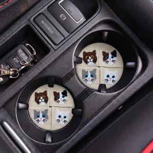 刺繍猫カーコースターセット、布製パッチワークドリンクコースター、かわいいカーコースター、カーカップホルダー、女性向けのかわいい車内装飾