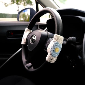 Crochet Daisy Steering Wheel Cover, Adjustable Steering Wheel Cover, Cute Interior Car Accessory for Women, Floral Steering Wheel Cover