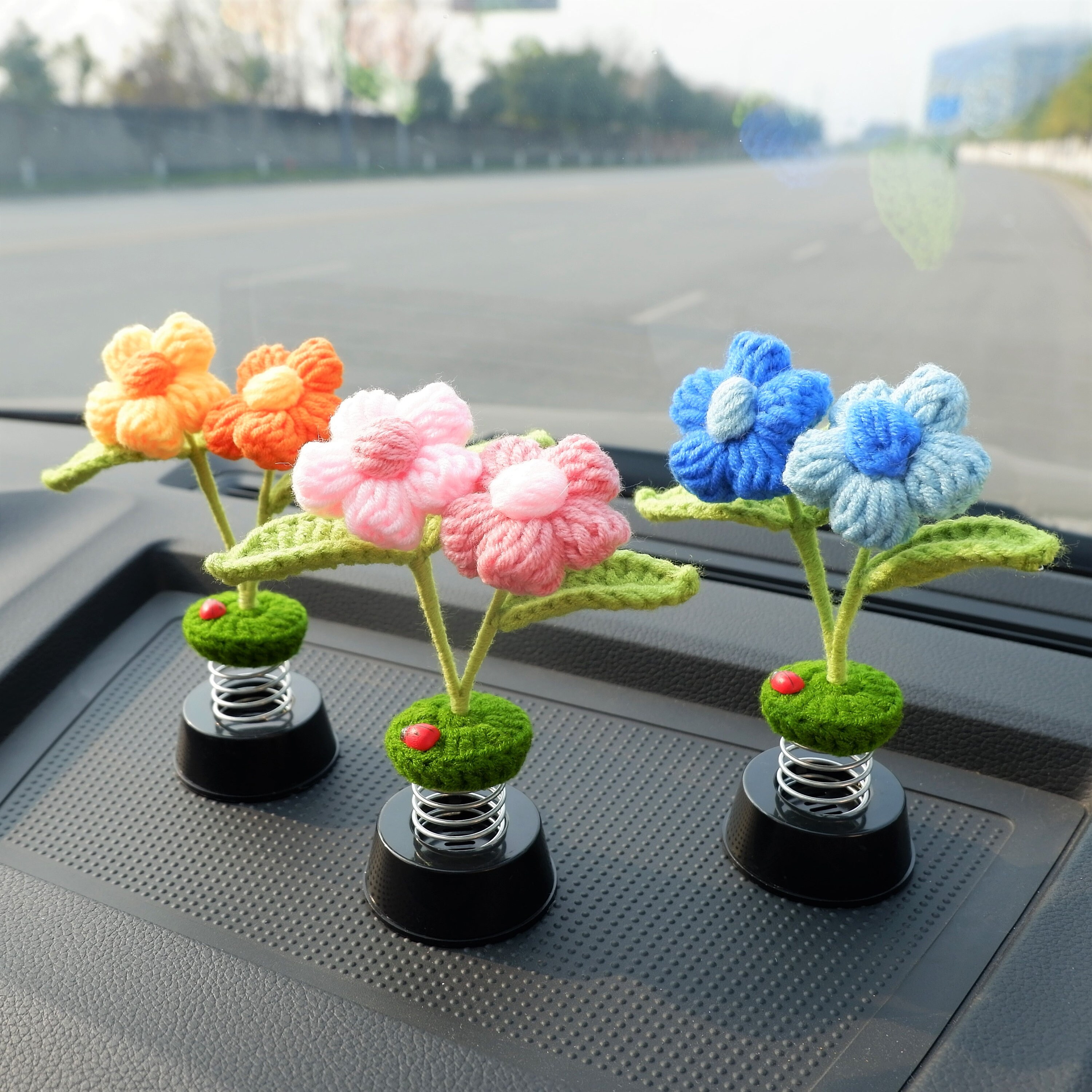 Zuzer Tournesol Dansant Au Crochet – Ornement Voiture Intérieur Positif, Décoration Tableau De Bord Auto Qui Bouge, Cadeau Anniversaire Noël Saint-Valentin Fête Des Mères