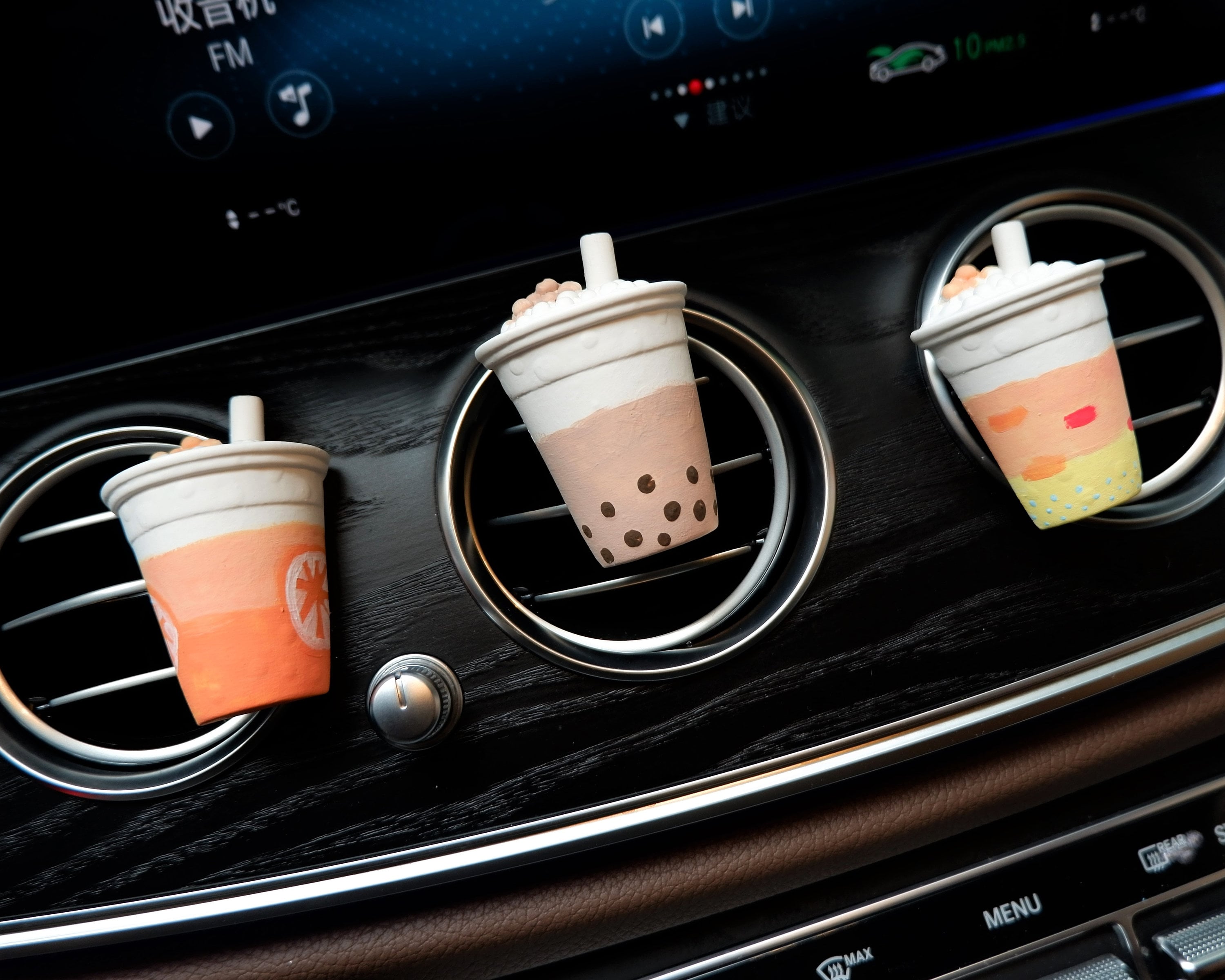 2-teilige Auto-Entlüftungsclips, Bubble Tea Auto-Lufterfrischer, Boba  Milchtee Autozubehör für Teenager, lustiges Auto-Innendekor, Auto-Vent-Diffusor  - .de