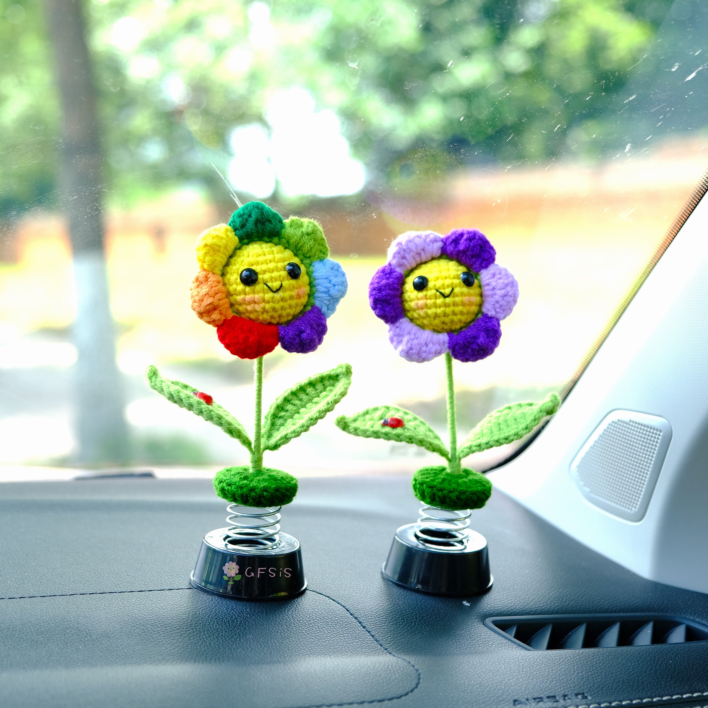Crochet Sunflower Car Dashboard Bobblehead: Smiley Car Accessory