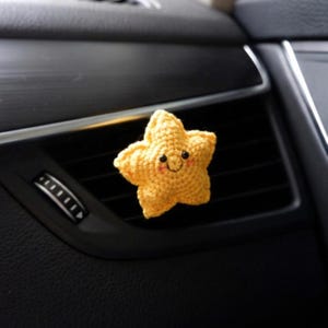 Decoración de coche con forma de estrella y luna de ganchillo, ambientador con clip para la ventilación del coche, difusor de ventilación con carita sonriente, bonitos accesorios interiores para mujeres y adolescentes, abalorio para coche. Star