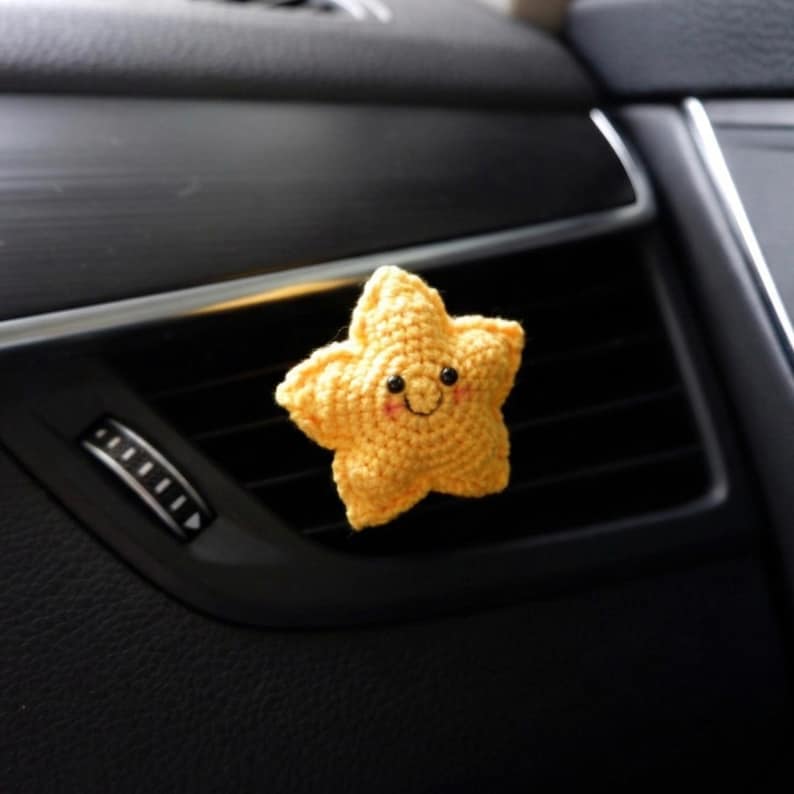 Decoración de coche con forma de estrella y luna de ganchillo, ambientador con clip para la ventilación del coche, difusor de ventilación con carita sonriente, bonitos accesorios interiores para mujeres y adolescentes, abalorio para coche. Star