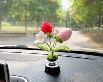 Crochet Strawberry & Daisy Car Accessory, Strawberry Plants Bobblehead Car Dashboard Decor, Cute Car Accessories Interior, Car Air Freshener