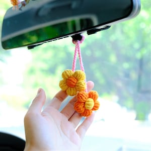 2Pcs Crochet Flower Car Mirror Hanging Accessories, Rainbow Daisy Car Rear View Mirror Accessory, Cute Car Interior Accessory for Women