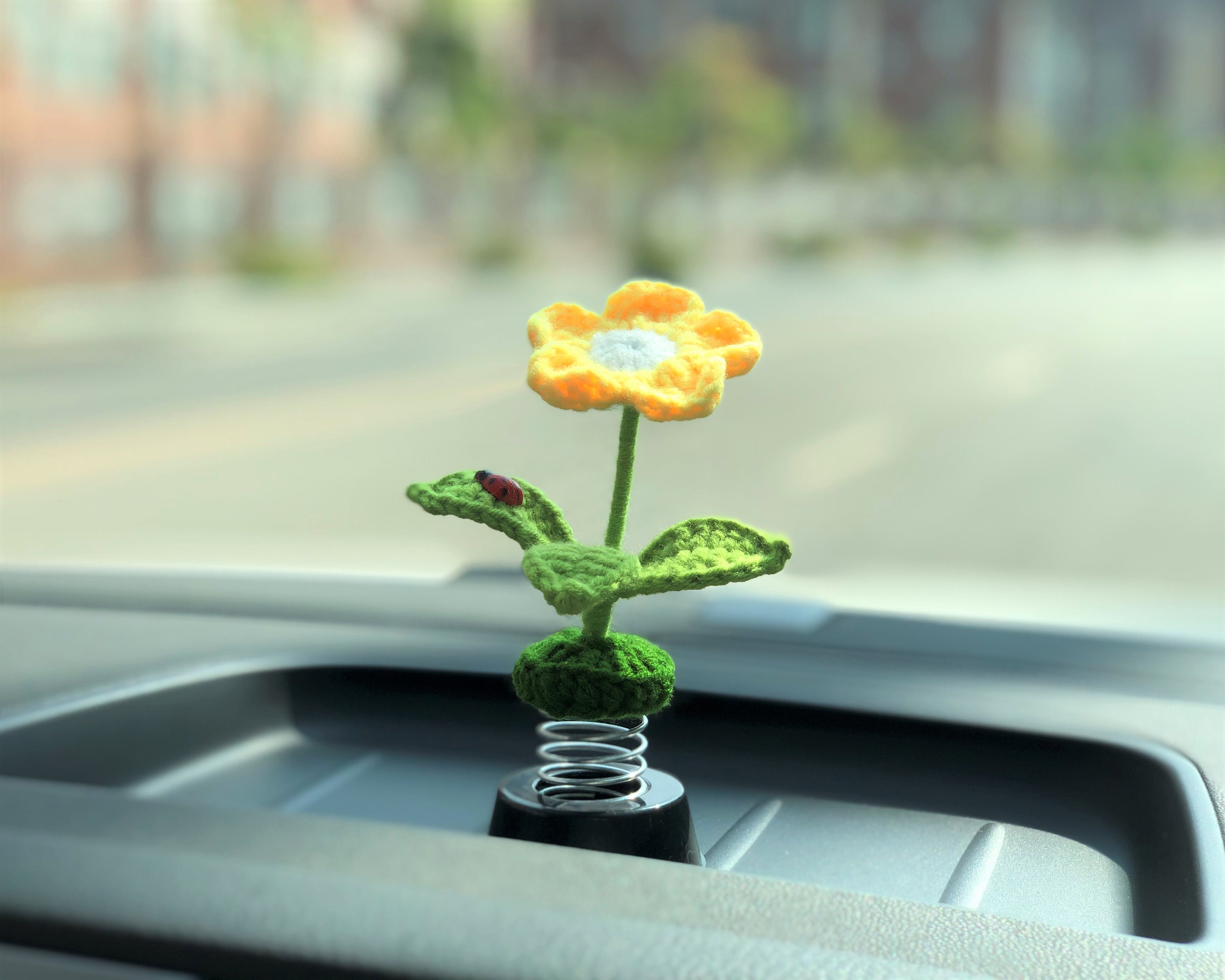 Häkelblumen Auto Armaturenbrett Dekor, kleine Blumen Wackelkopf Autozubehör  für Frauen, niedliches Autozubehör Interieur, Auto Lufterfrischer -   Schweiz