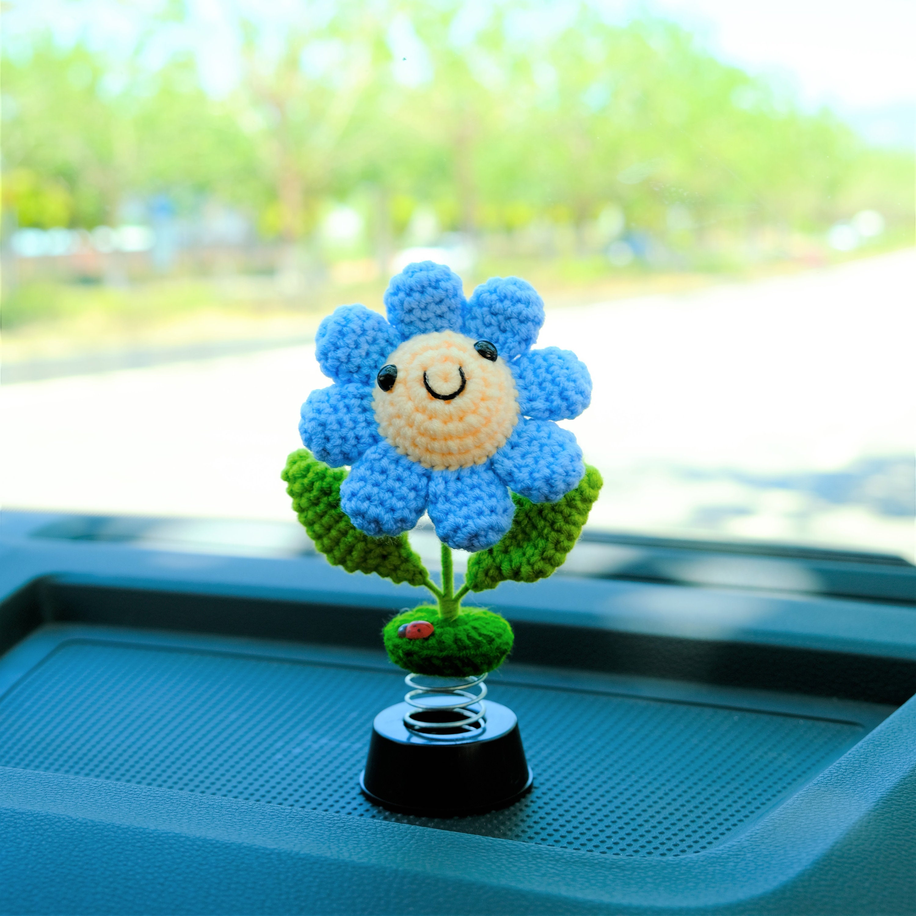 Rosa / blaue Smiley Sonnenblume Auto Armaturenbrett Dekor, häkeln  Sonnenblume Wackelkopf Auto Interieur Accessoire, Autozubehör für Frauen,  Auto Diffusor - .de