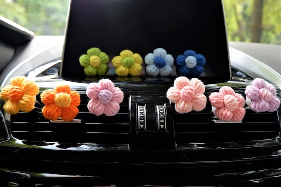 Häkeln Sie Blumen-Auto-Entluftungsclip, Regenbogen-Gänseblümchen-Auto- Lufterfrischer, Autozubehör für Frauen, niedliches Autozubehör-Innenraum,  Auto-Diffusor - .de