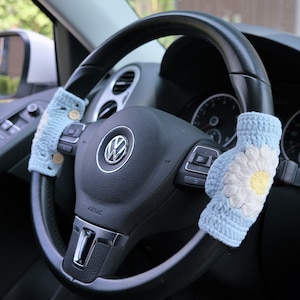 Crochet Daisy Steering Wheel Cover, Adjustable Steering Wheel Cover, Cute Car Interior Accessory for Women, Floral Steering Wheel Cover