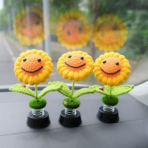 Crochet Sunflower Car Dashboard Decor, Bobblehead Smiley Sunflower Car Interior Accessories for Women, Cute Car Accessory, Car Air Freshener