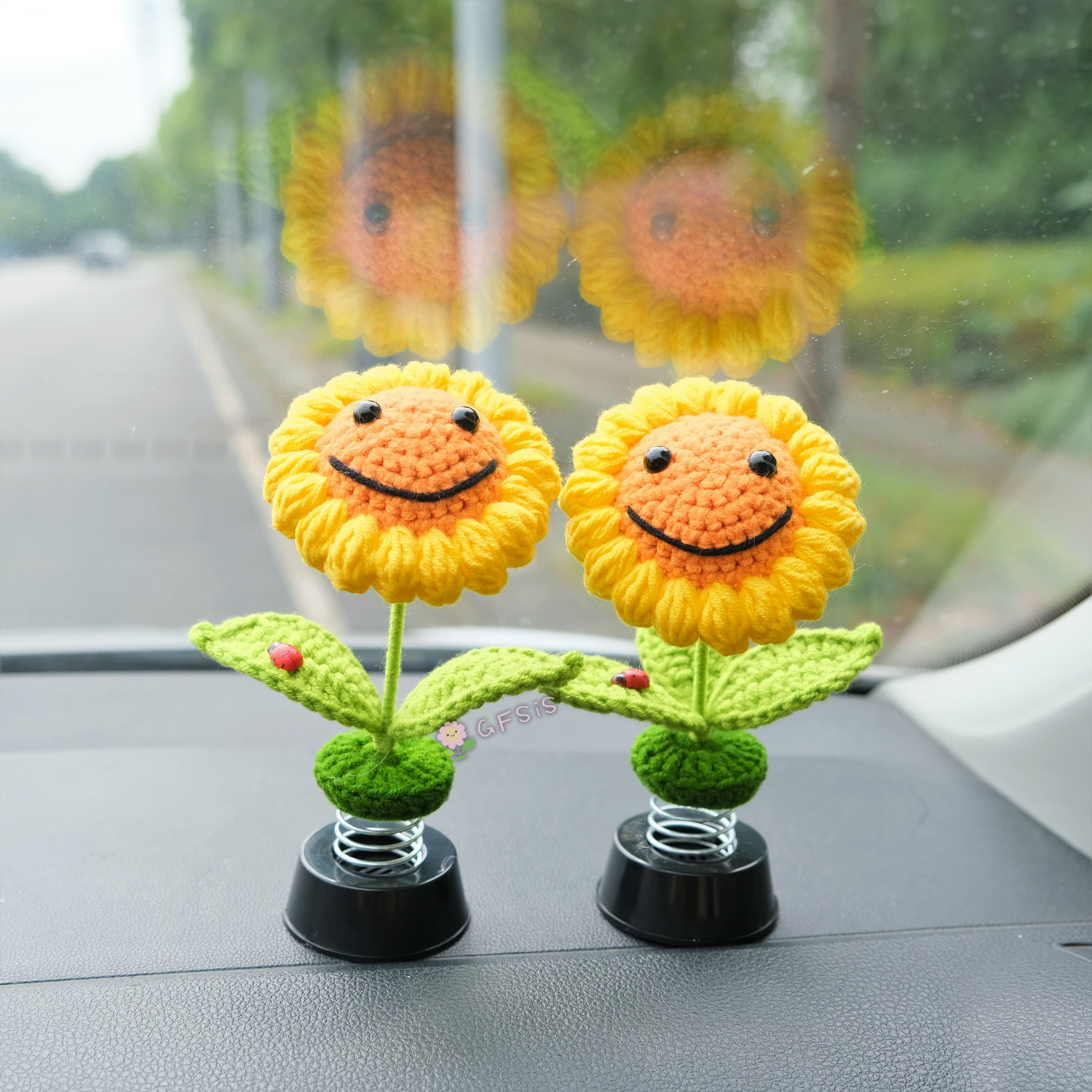 Crochet Sunflower Car Dashboard Bobblehead, Smiley Flower Car