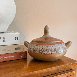Vintage Peruvian Pot, Peruvian Lidded Pot,Handmade Pottery,Home Decor,Southwestern Style,Pottery,Handmade Vase,Lidded Pot,Peru Pot,Aztec