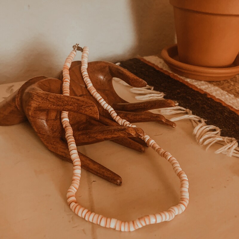 Leann Shell Heishi Pectan short Necklace