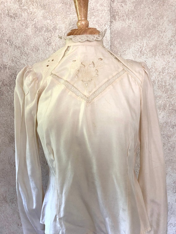 Victorian style vintage Edwardian ivory silk lace