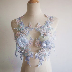絶妙なライトブルーの3Dペアアップリケ、高品質のレースの花のモチーフのレースアップリケ生地、結婚式の叙情的なダンス衣装バレエの装飾