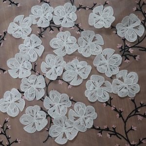 off whtie flowers lace appliques, 5.5cm embroidered floral patches, white petal flower applique for wedding costume gown dress
