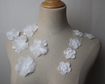 Apliques de flores 3D en blanco roto, parches de encaje de pétalos florales de tela para vestido de novia, vestido de novia, colección de costura de alta costura hecha a mano