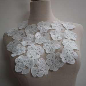 50pcs off whtie flowers lace appliques, 5.5cm embroidered floral patches, white petal flower applique for wedding costume gown dress