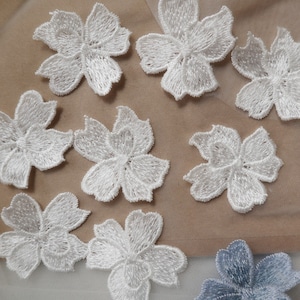 off white / blue flowers, small lace appliques, 4.2cm bridal floral petal embroidered floral patches for weddin dress garment accessories