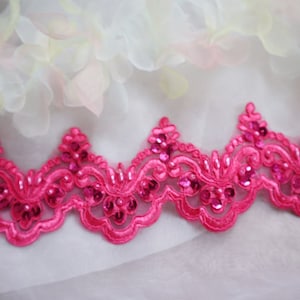 ホットピンクのコードビーズレーストリム、刺繍レースアップリケトリム、ピンクのスカラップコード花柄モチーフアランソンレーストリム 幅8 cm
