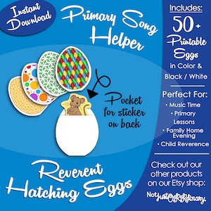 Może przedstawiać: Zestaw ponad 50 drukowanych jajek w kolorze i czerni i bieli, z myszką wystającą z jajka z kieszenią z tyłu na naklejkę. Tekst "Primary Song Helper" i "Reverent Hatching Eggs" jest również dołączony.