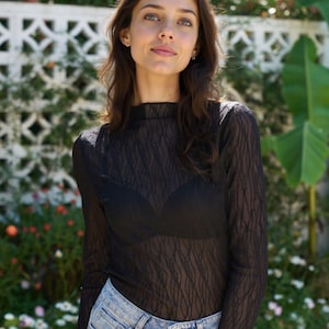 Women Sheer See-through Black Mesh Wavy Design Longsleeve Top