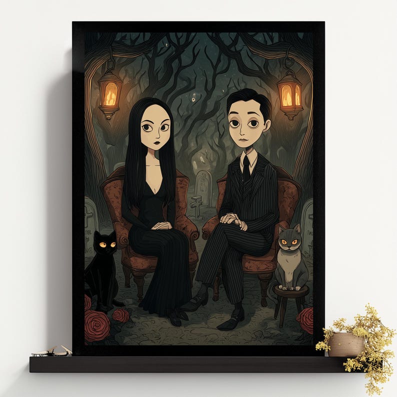 Puede incluir: Una impresi&oacute;n art&iacute;stica enmarcada que presenta una ilustraci&oacute;n estilizada de una pareja sentada en sillones, flanqueada por dos gatos. La pareja viste de negro, con un fondo de cementerio y &aacute;rboles. La obra tiene un tema g&oacute;tico.