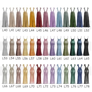 Puede incluir: Una tabla con 18 colores diferentes de vestidos de dama de honor. Los vestidos tienen todos el mismo estilo, con un corpi&ntilde;o ajustado y una falda fluida. Los colores van de claro a oscuro, e incluyen tonos de rosa, azul, verde, amarillo y rojo.