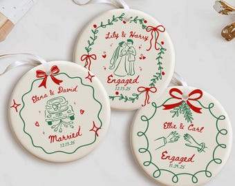2-seitige Keramikverzierung, unser erstes Weihnachten verlobt, personalisiertes Verlobungsgeschenk für Paare, Hochzeitsgeschenk Brautpaar, wunderlich verheiratet