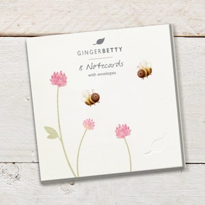 Confezione di biglietti con 8 biglietti piccoli e buste, raffiguranti api e fiori.