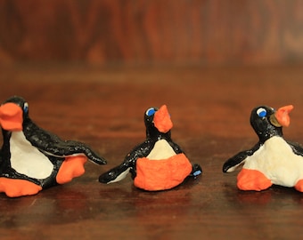 Pingüinos de masa de sal hechos a mano - Decoración navideña - Juego de tres