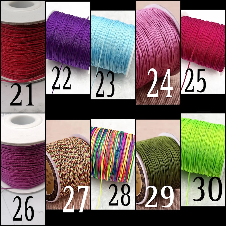 Puede incluir: Surtido de 10 carretes de cord&oacute;n de algod&oacute;n encerado en varios colores, incluidos rojo, morado, azul, rosa, verde y multicolor. Los carretes est&aacute;n numerados del 21 al 30.