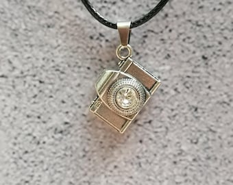 Photographer Necklace, Camera Gift, Photographer Gift, Wedding Photographer Necklace, Camera Necklace