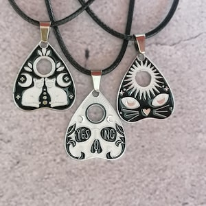 Collana con ciondolo Planchette tavola Ouija con 2 gatti, collana con pezzi di tavola Ouija, planchette Ouija, collana di gatti delle streghe, ciondolo Sì-No