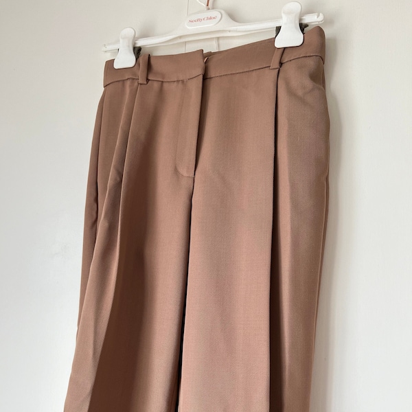 Virgin wool beige high waisted Chloe pants with original hanger, 26 inch inseam, 28 inch waist