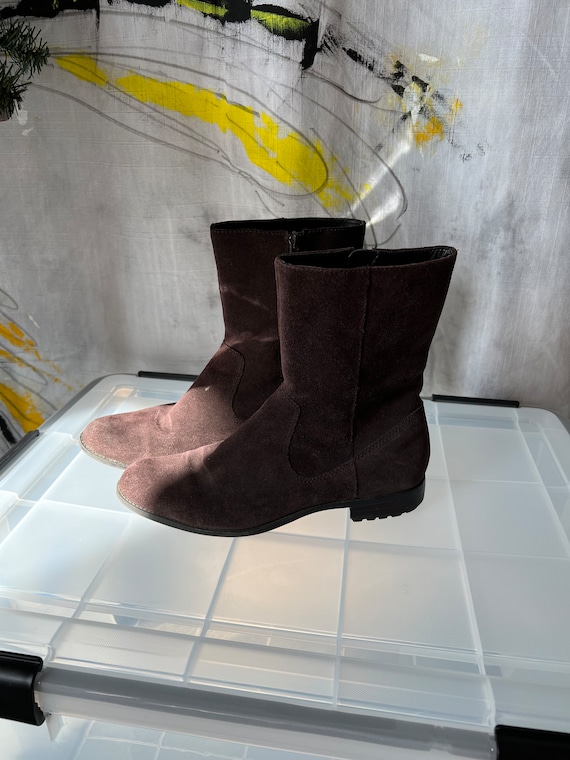 Deep brown suede vintage Calvin Klein boots size 9
