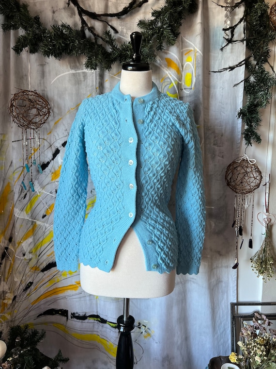 1950s light sky blue knot chunky sweater, 32 inch 