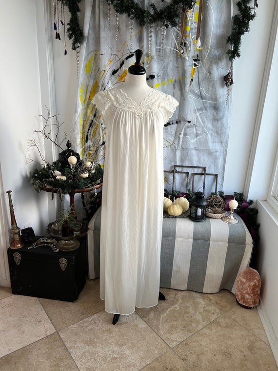 Vintage ivory nylon and lace night gown - image 1