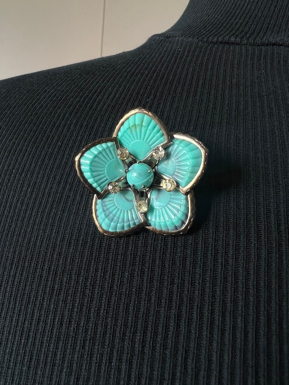 Turquoise lucite and rhinestone five petal flower… - image 1