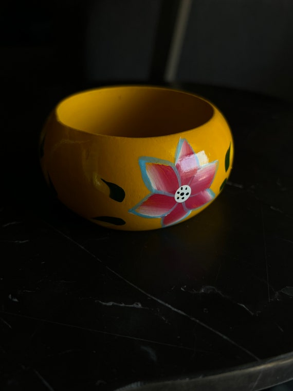 Vintage hand painted yellow pink floral bangle 19… - image 5
