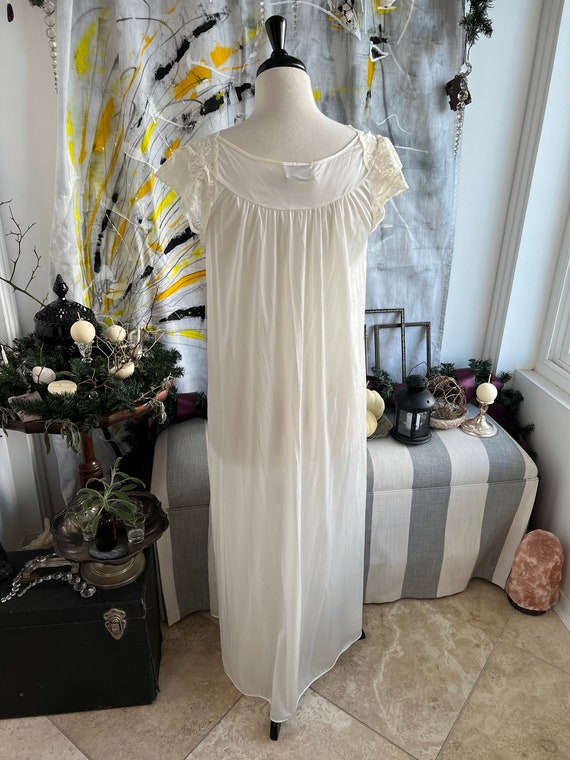 Vintage ivory nylon and lace night gown - image 4