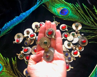Vibrant glass beads kuchi appliques for DIY projects