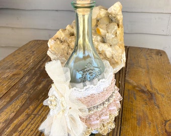 Viktorianische Shabby Chic Glasflasche Dekor: Spitze & Strass Akzent