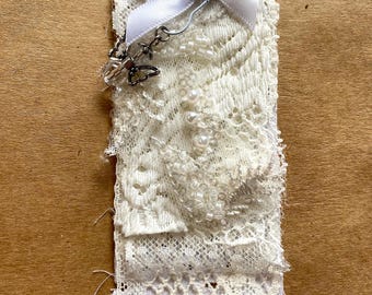 Angelic Shabby Chic dagboekbedel, kant en kristallen vleugelhanger