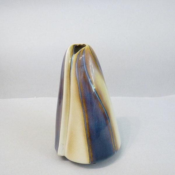Rare Ljubisa Misic Goebel Sea Shell Shape Vase,  West Germany Shell 1987 Vase