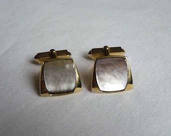 PAIRE DE BOUTONS de Manchette Vintage en Plaqué Or Jaune signés NINA RICCI EUR 20,00 - FR