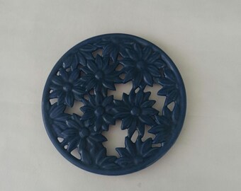 Vintage "Invicta" France  Enameled Cast iron Cooking Pot Trivet, DaisyDesign, Pot Stand, Kitchen Decor