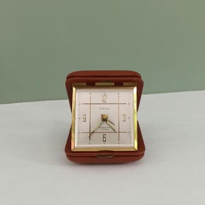 Réveil de voyage, horloge pliante EUROPA, style horloge de bureau, cadran crème, étui en cuir marron, horloge de poche de voyage, Allemagne