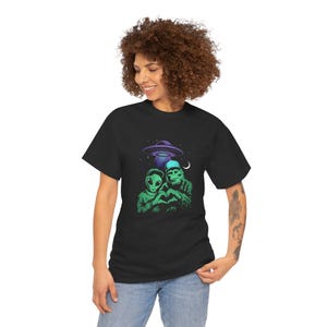 Bigfoot and Alien Funny Tee, Sasquatch Love Hand Sign Shirt for UFO Fans, Cryptid Forest Graphic Humor Gift T-Shirt