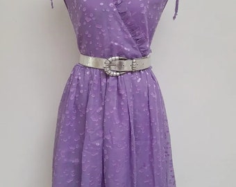 Vestido de fiesta morado de los años 50